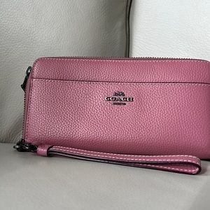 Coach Accordion Zip Wallet with Wristlet Strap - Mauve